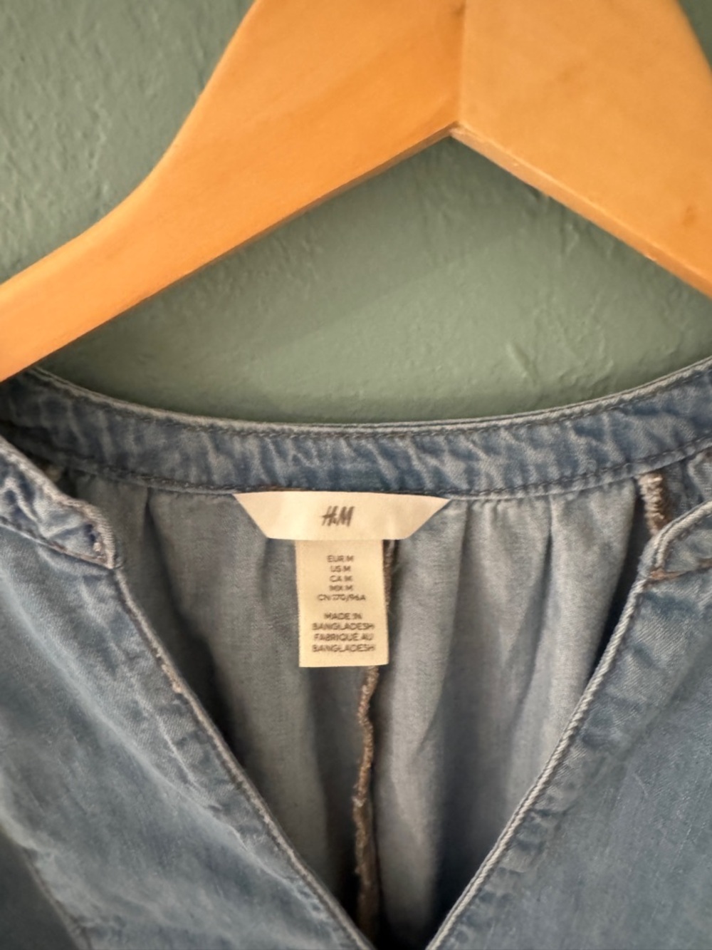 H&M Light Denim Mini Dress with V-Notch and Puff Sleeves - Picture 3 of 4